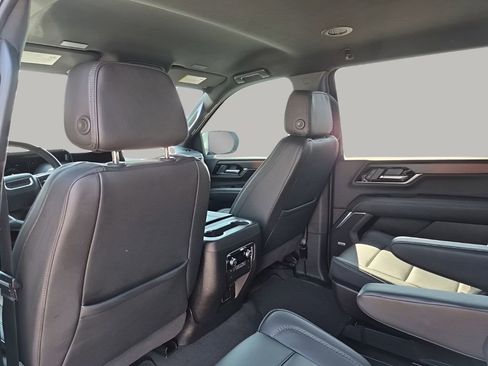 Used 2025 GMC Yukon XL Denali image 18