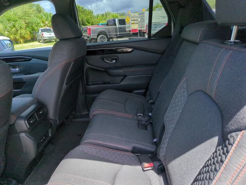Used 2025 Honda Pilot Sport image 21