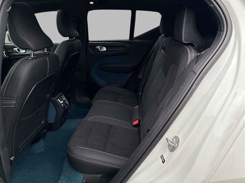 Used 2023 Volvo XC40 Recharge Ultimate image 16