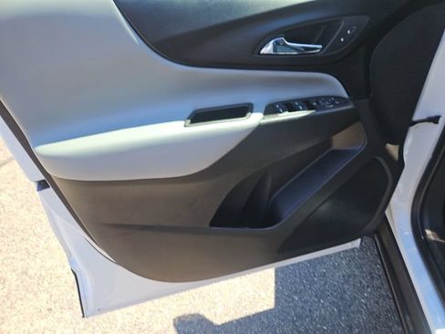 Used 2024 Chevrolet Equinox LS w/ LS Convenience Package FWD image 11