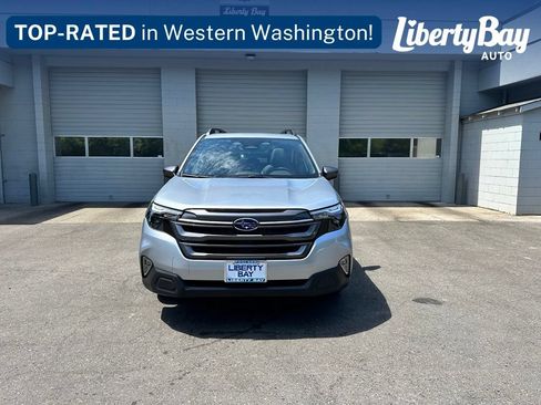 Used 2025 Subaru Forester Premium AWD/4WD image 5