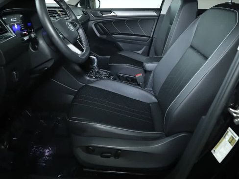 Certified 2023 Volkswagen Tiguan SE image 18