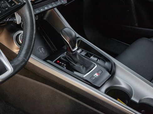 Used 2024 Alfa Romeo Tonale Veloce image 14