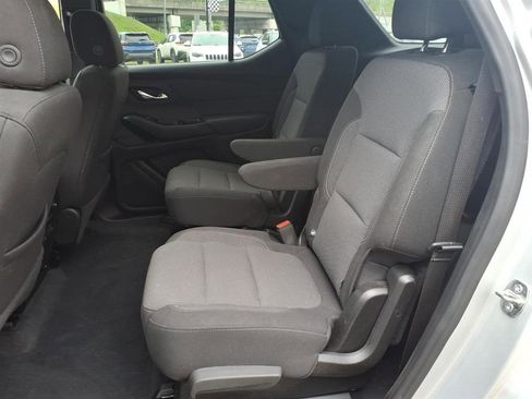 Used 2022 Chevrolet Traverse LT w/ LPO, Cargo Package FWD image 8