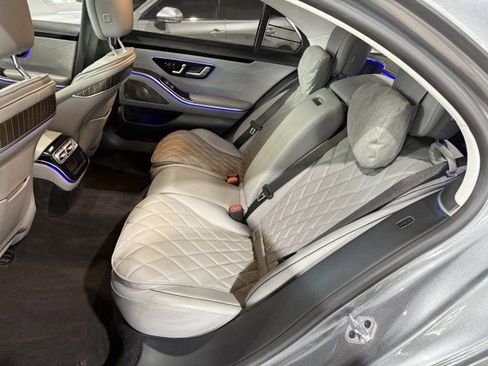 Used 2022 Mercedes-Benz S 580 4MATIC Sedan w/ AMG Line Package image 23