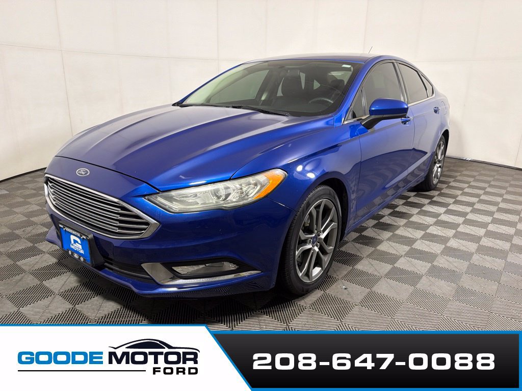 Used 2017 Ford Fusion SE w/ Equipment Group 201A FWD image 4