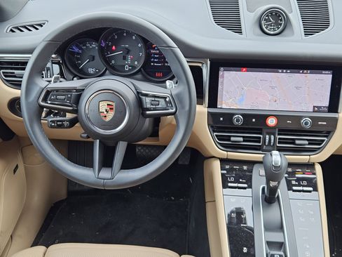 Certified 2025 Porsche Macan image 25