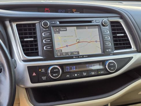 Used 2017 Toyota Highlander XLE image 9