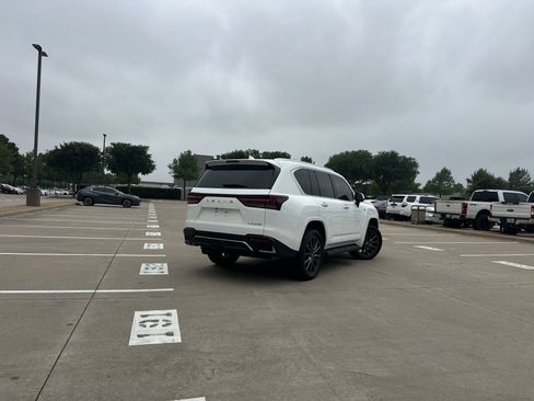 Used 2024 Lexus LX 600 F Sport image 2