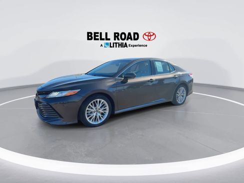 Used 2018 Toyota Camry XLE image 4
