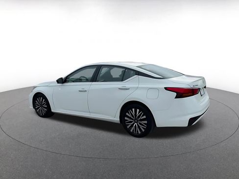 Used 2025 Nissan Altima 2.5 SV image 10