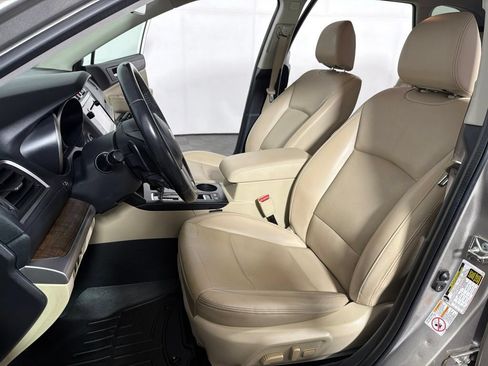 Used 2017 Subaru Outback 3.6R Limited AWD/4WD image 10