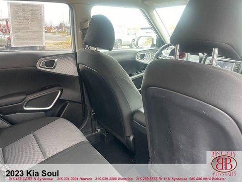 Used 2023 Kia Soul LX w/ LX Technology Package FWD image 10
