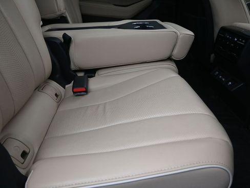 Used 2023 Acura MDX SH-AWD w/ Advance Package image 24