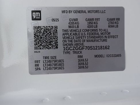 New 2025 Chevrolet Express 3500 w/ Chrome Appearance Package image 29