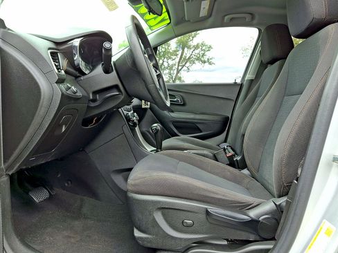 Used 2019 Chevrolet Trax LS FWD image 11