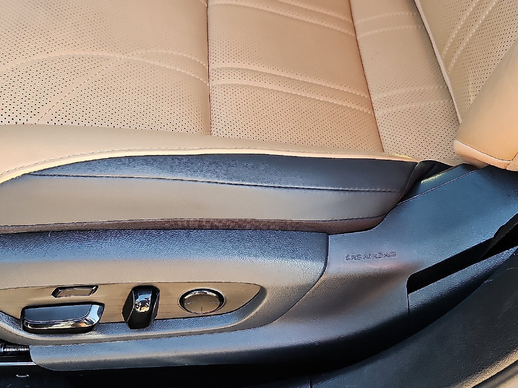 Used 2022 Lexus ES 300h Ultra Luxury w/ Accessory Package 2 FWD image 20