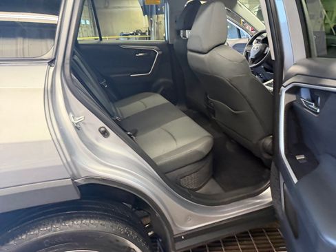 Used 2022 Toyota RAV4 XLE AWD/4WD image 33