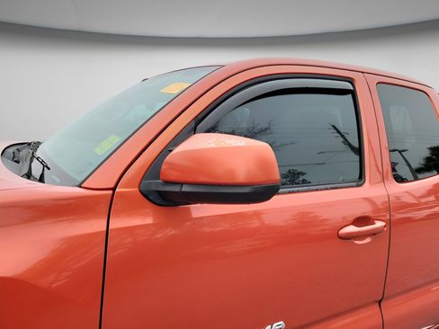 Used 2018 Toyota Tacoma TRD Sport image 24