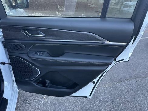 New 2025 Jeep Grand Cherokee L Overland image 16