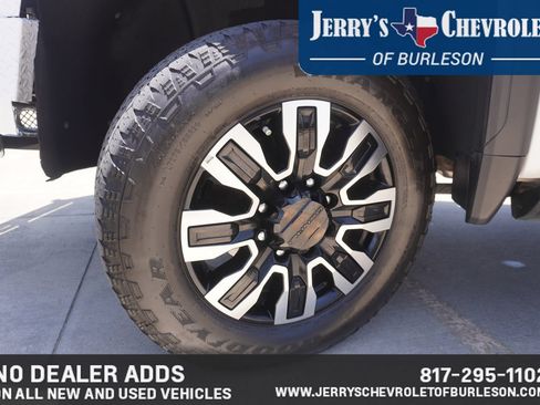 Used 2025 GMC Sierra 2500 Denali Ultimate AWD/4WD image 11