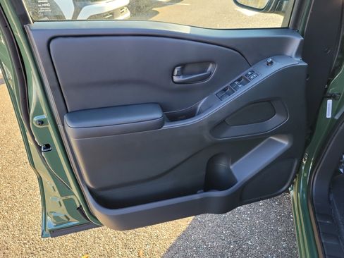 New 2026 Nissan Frontier SV image 12