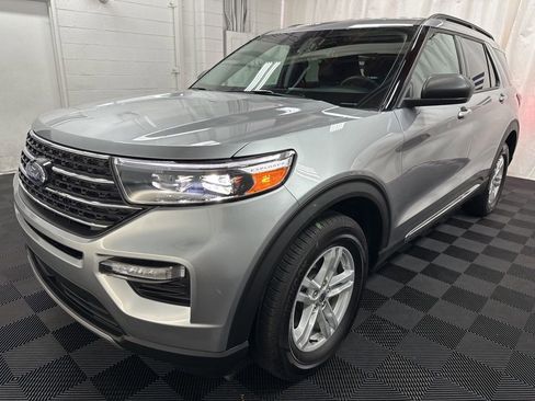 Used 2024 Ford Explorer XLT w/ Equipment Group 202A image 5
