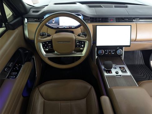 Used 2023 Land Rover Range Rover Long Wheelbase Autobiography image 9