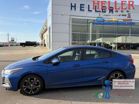 Used 2019 Chevrolet Cruze LT image 1