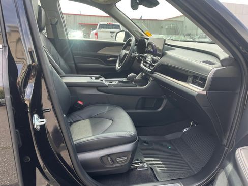 Used 2024 Toyota Grand Highlander Platinum image 31