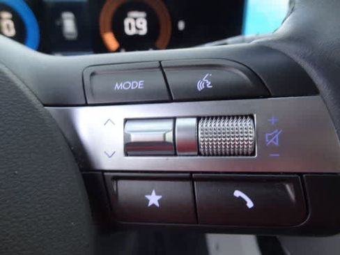 Used 2025 Hyundai Kona SEL FWD image 17