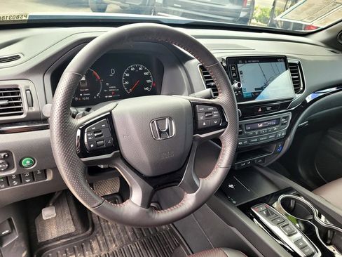 Used 2025 Honda Ridgeline Black Edition image 9