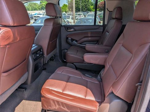 Used 2018 Chevrolet Suburban Premier AWD/4WD image 18