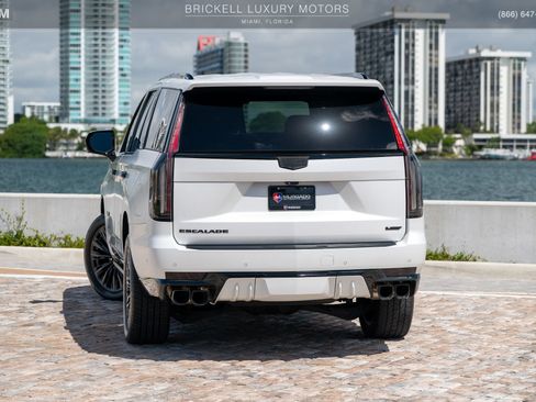 Used 2023 Cadillac Escalade V image 3