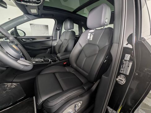 New 2026 Porsche Macan image 5