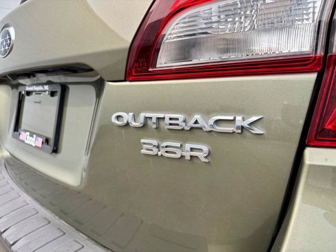Used 2016 Subaru Outback 3.6R Limited AWD/4WD image 38