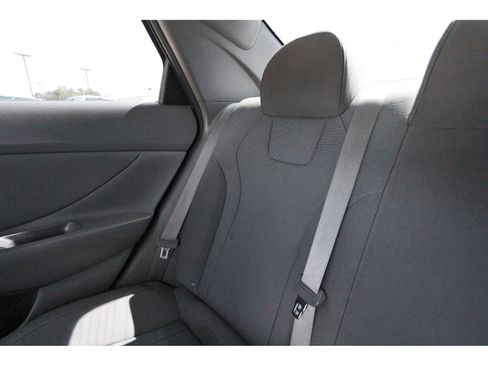 Used 2023 Hyundai Elantra SE FWD image 14
