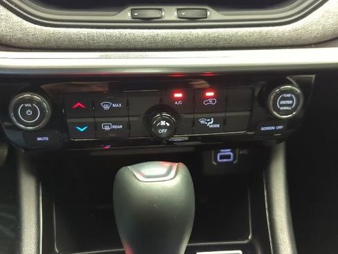 Used 2023 Jeep Compass Latitude AWD/4WD image 17