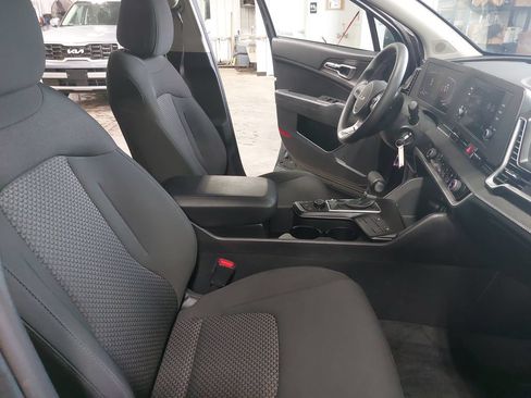 Used 2023 Kia Sportage LX AWD/4WD image 10