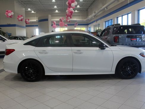 Used 2023 Honda Civic Sport image 4