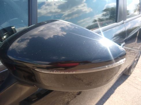 Used 2021 Nissan Versa SV image 6