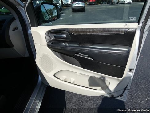 Used 2011 Dodge Grand Caravan Mainstreet w/ PWR Convenience Group FWD image 48