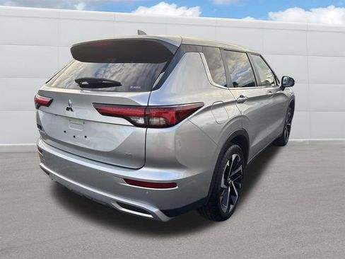 Used 2024 Mitsubishi Outlander SE image 8