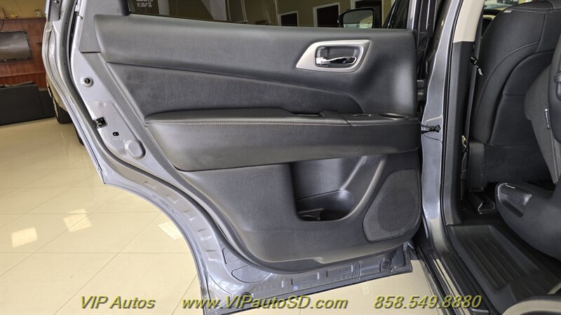 Used 2019 Nissan Pathfinder S FWD image 19