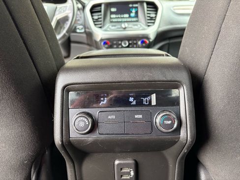 Used 2018 GMC Acadia SLE image 45