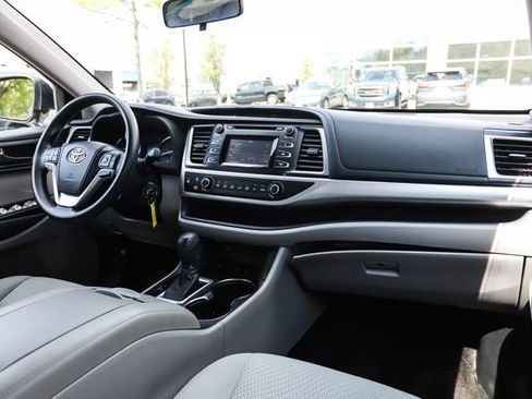 Used 2014 Toyota Highlander LE image 44