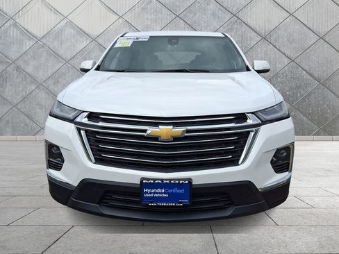 Used 2023 Chevrolet Traverse LT image 2