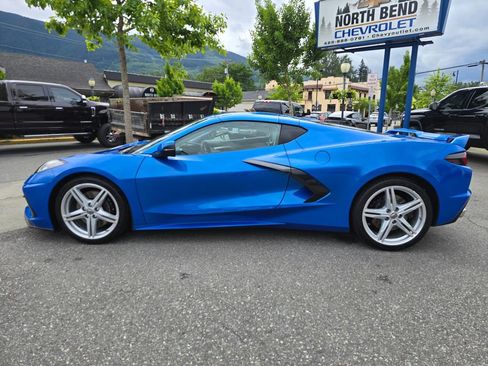Used 2024 Chevrolet Corvette Stingray Premium Cpe w/ Z51 Performance Package RWD image 8