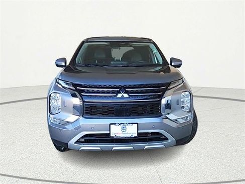 Used 2024 Mitsubishi Outlander SE image 2
