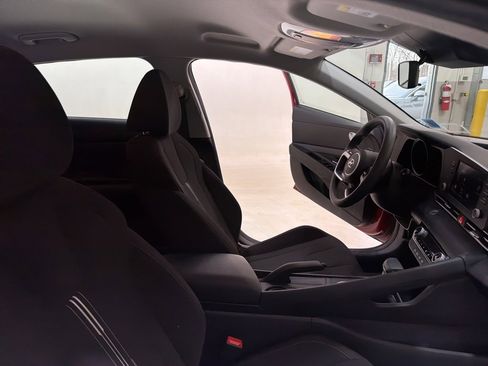 Used 2023 Hyundai Elantra SEL image 27